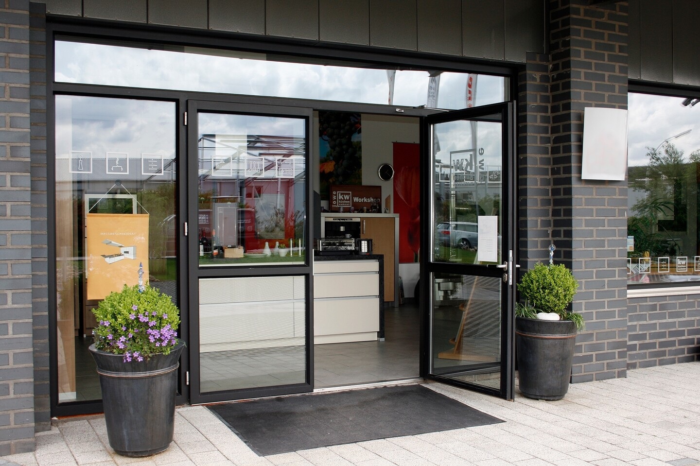 JoWe Küchen Ausstellung Eingang