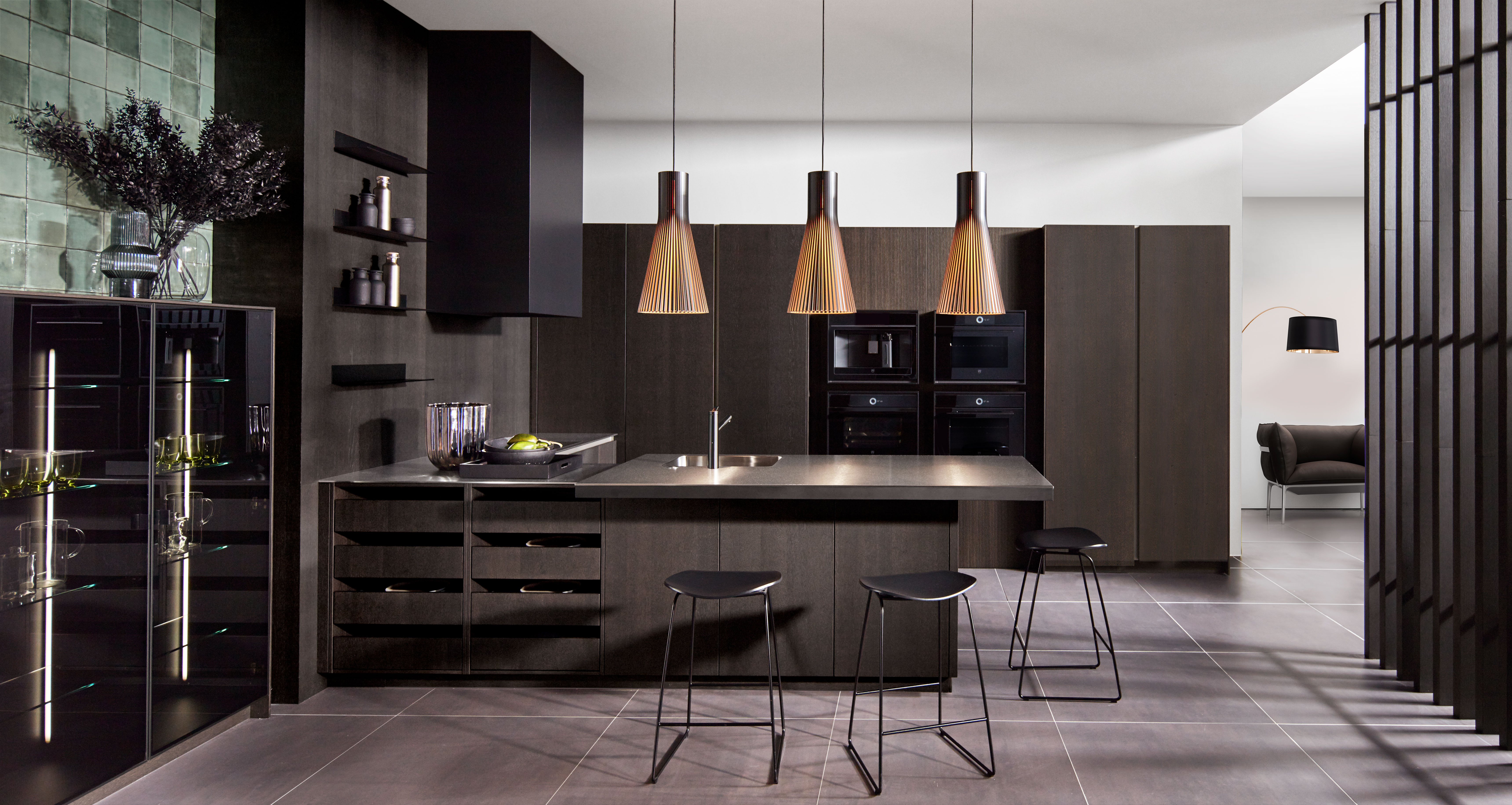 PRONORM-Küche_Eiche-trüffelgrau_GE_Schwarz-matt Schwarzglas