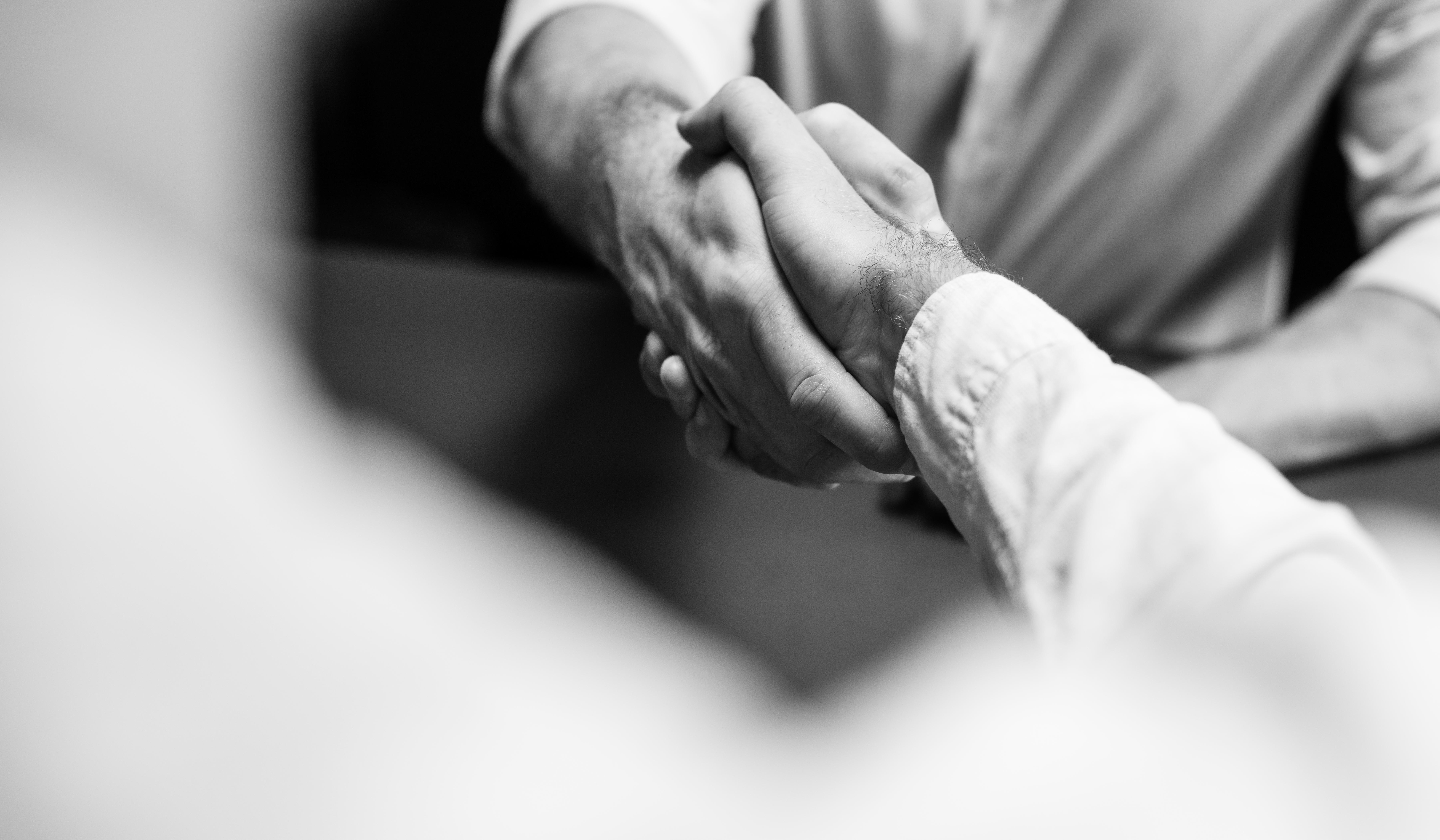 Beratungsgespräch Küchenkauf Handschlag