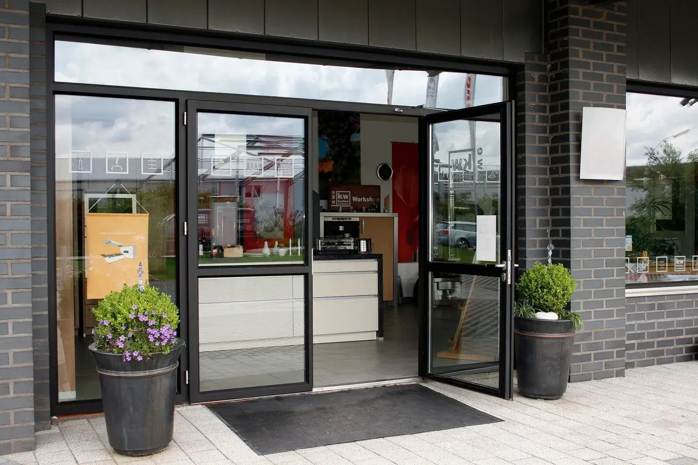 JoWe Küchen Ausstellung Eingang