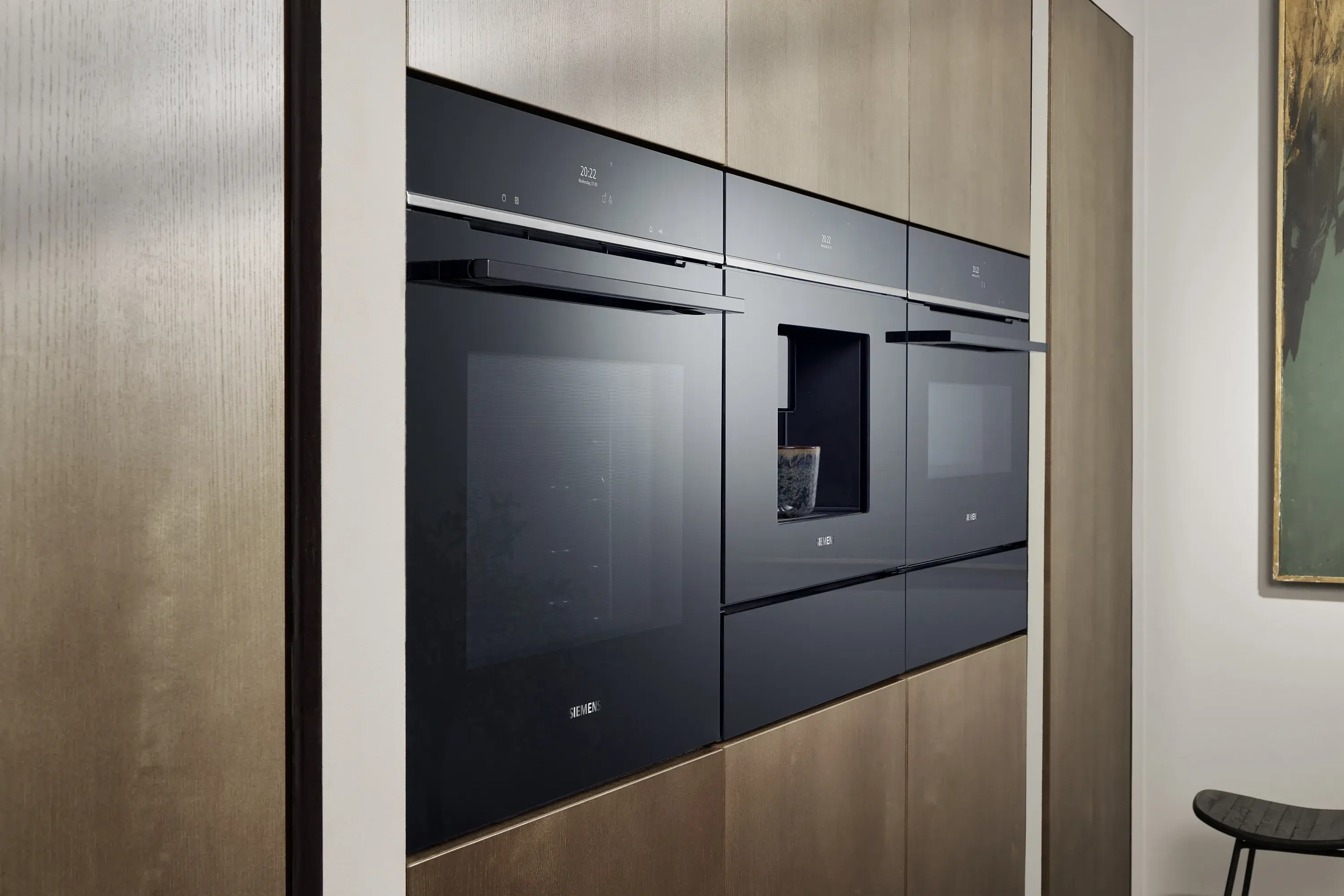 Siemens Einbaugeräte nebeneinander Backofen Kaffeevollautomat Dampfgarer Wärmeschublade