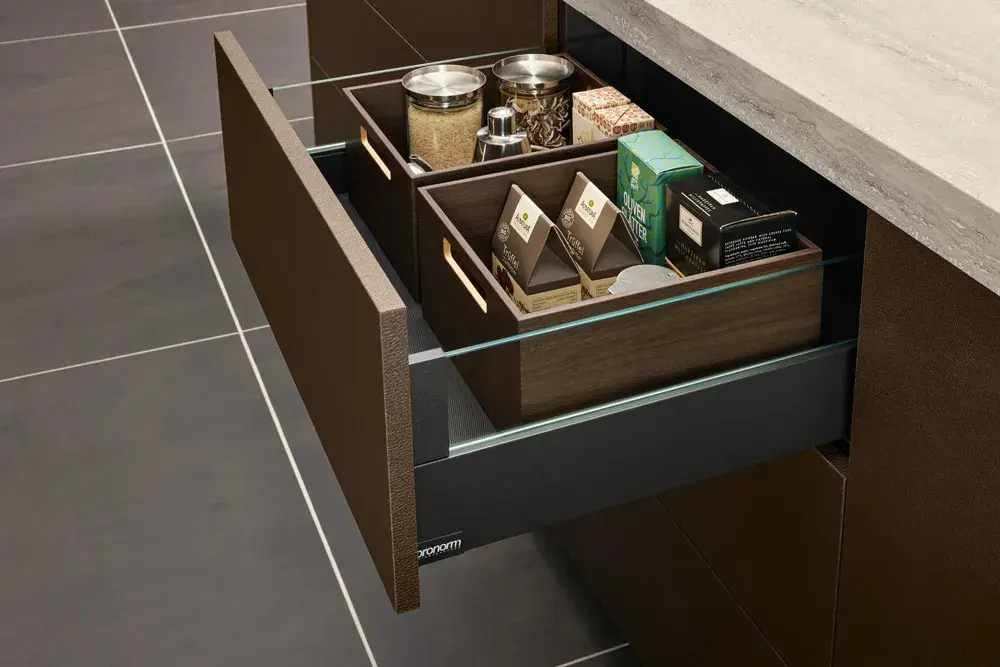 pronorm-protech-x-glasscase-vc-buffalo-mocha-ev-nussbaum-mondial-protech-x-glasscase-anthrazit